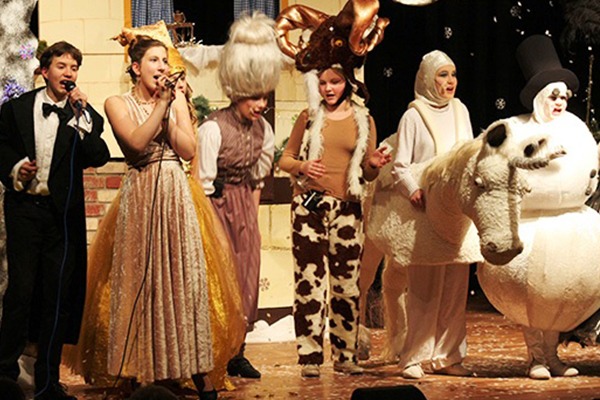 Frau Holle | Cantus Theaterverlag